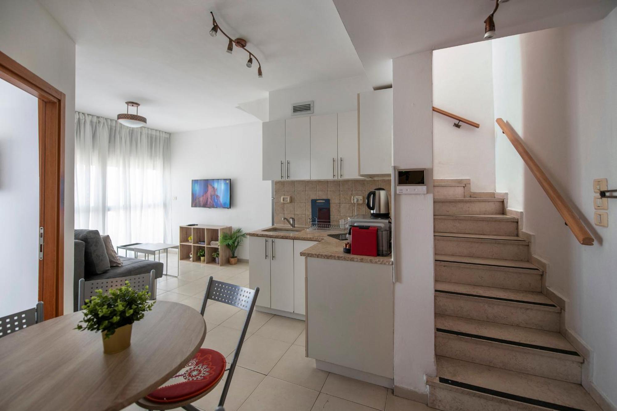 דירה 2bd And 2 Bath Duplex On The Hilton With A Shelter