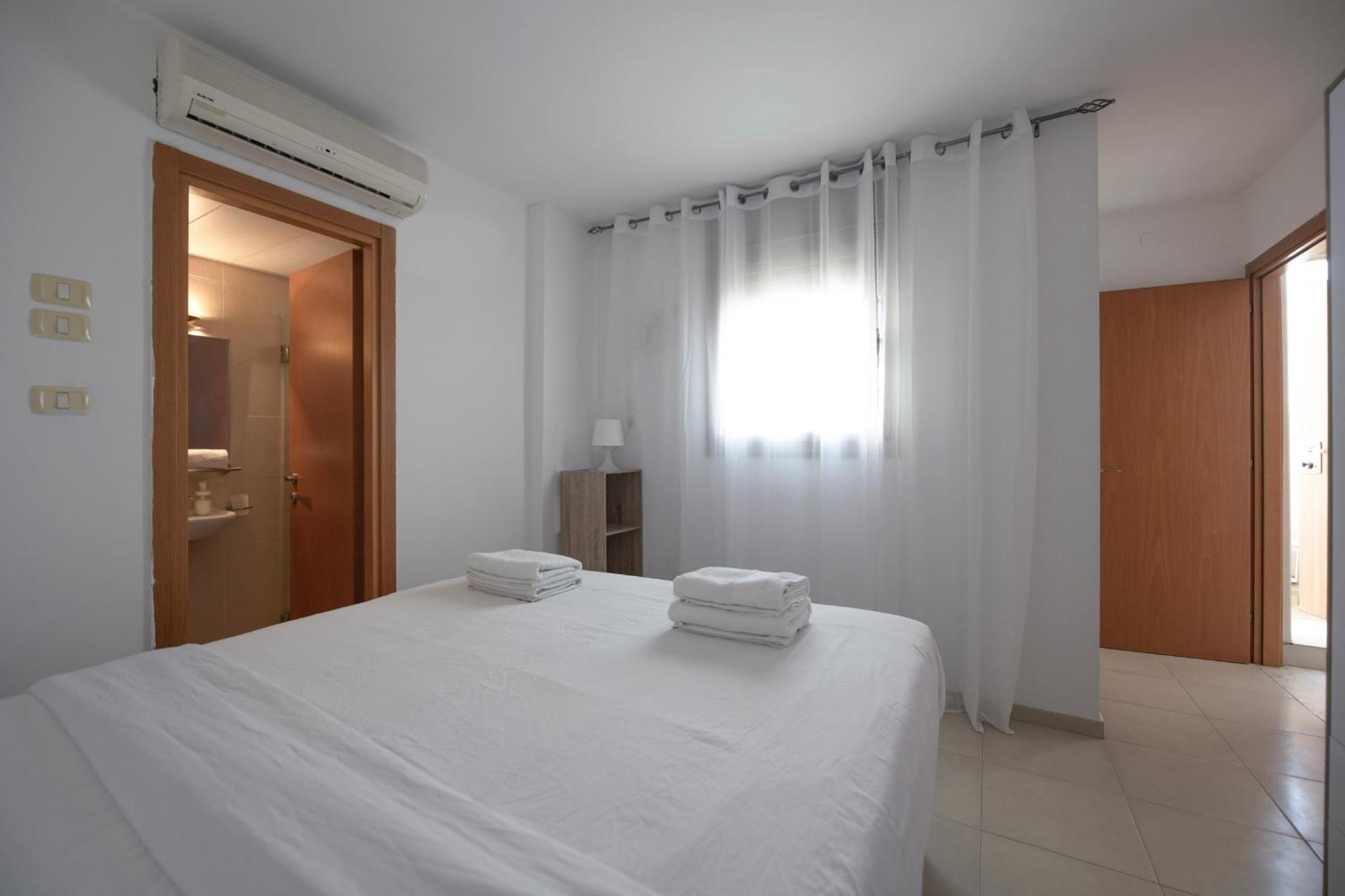 2bd And 2 Bath Duplex On The Hilton With A Shelter דירה *