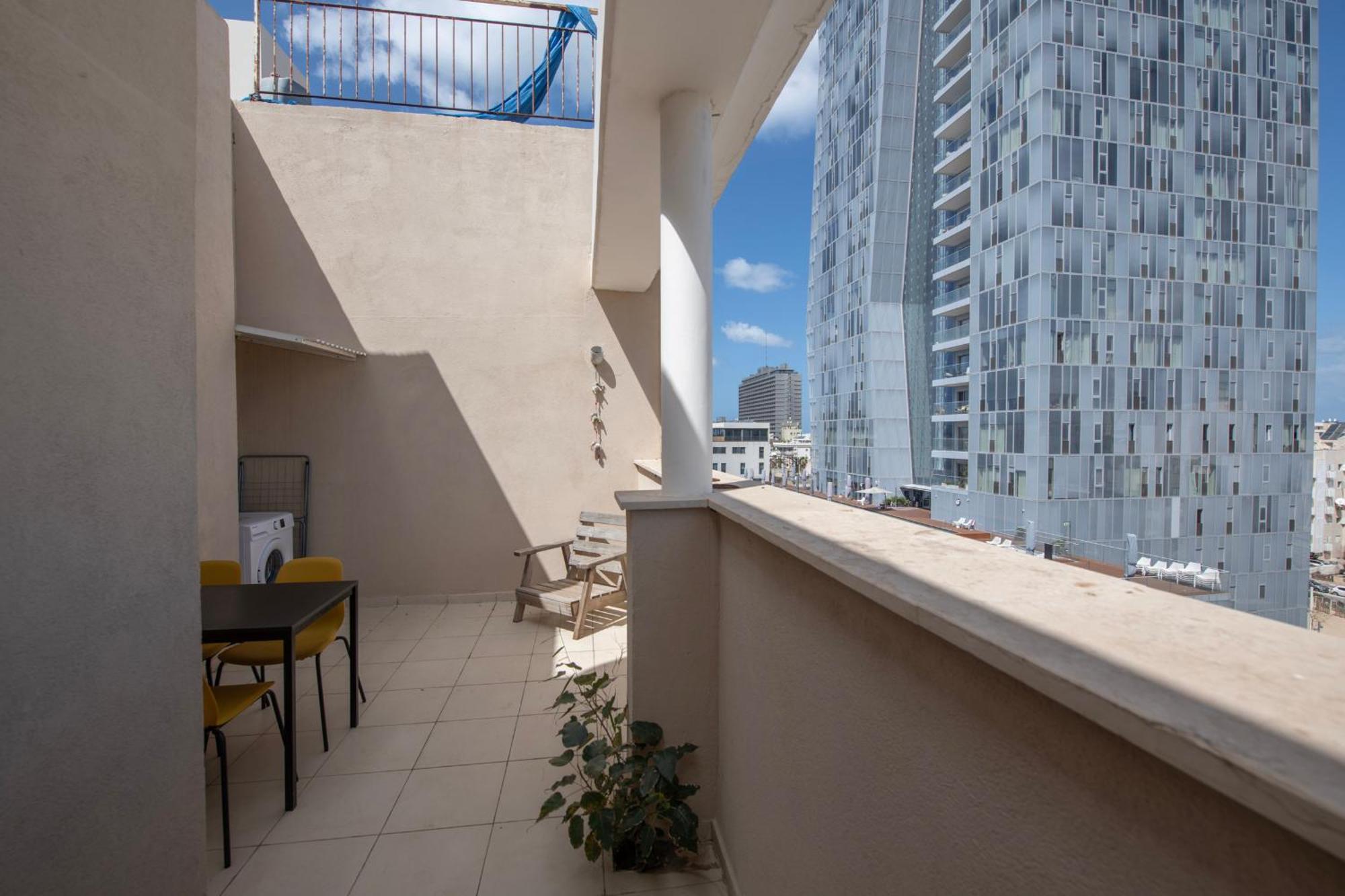 2bd And 2 Bath Duplex On The Hilton With A Shelter * תל אביב